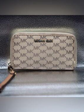 WINTER SALE! MICHAEL KORS MK Signature Jet Set Travel Wristlet Wallet Clutch